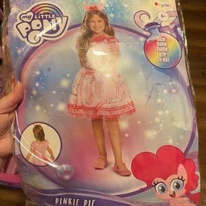 Girls Halloween costumes size small.  Pinkie pie never worn.  Skye worn once.